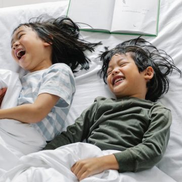 Piżamy dla dzieci – wygodne i urocze stroje do snu