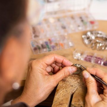 Jak dobierać kamienie do biżuterii: sekrety wyboru idealnego diamentu