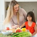 Zdrowa dieta dla aktywnej mamy – jak zbilansować posiłki dla siebie i swojego malucha
